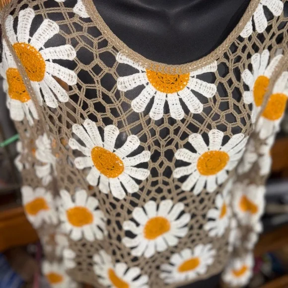 a Rebellion Jr Long Sleeve Daisy Crochet Top intricate floral pattern small - Picture 6 of 12